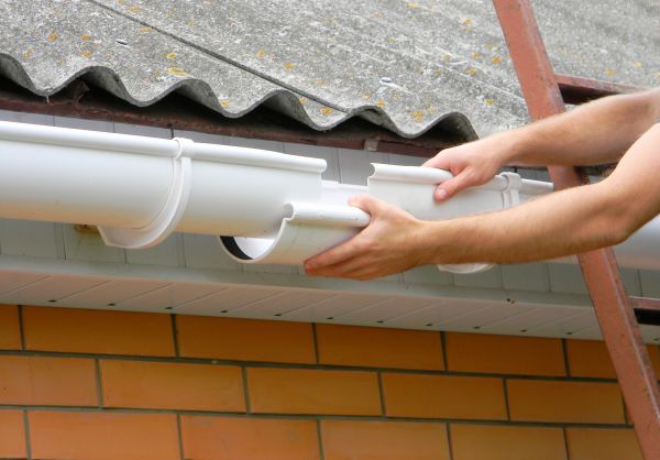 Gutter Hanging in Boston
